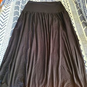 Black stretch maxi skirt, never worn, size L